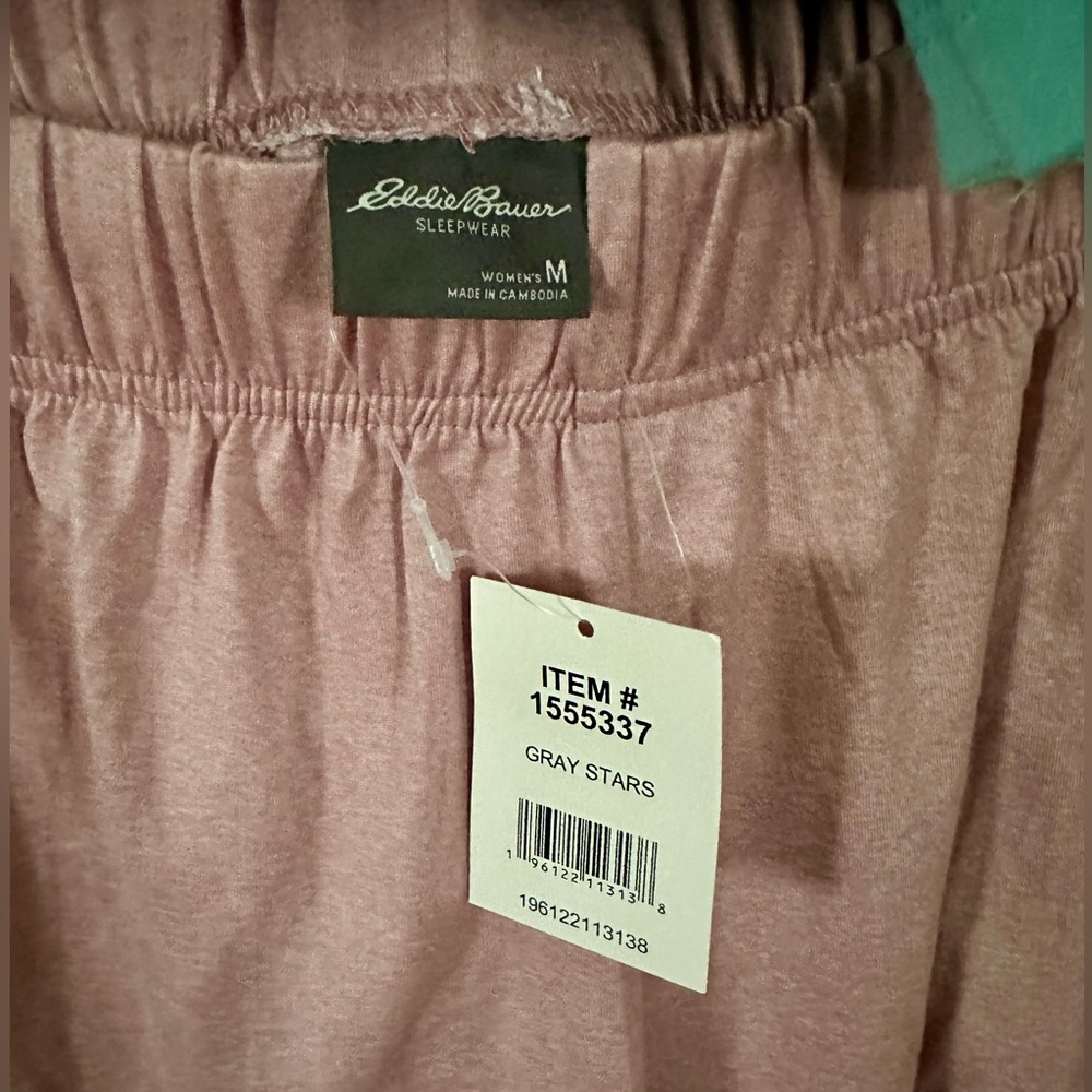 Women’s size medium 2 pack of Eddie Bauer shorts - Picture 2 of 5